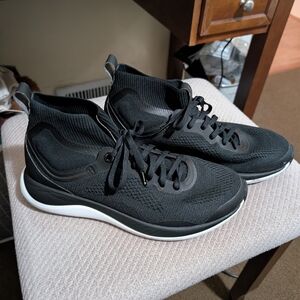 EUC Lululemon Women's Chargefeel (Mid) Size 8.5